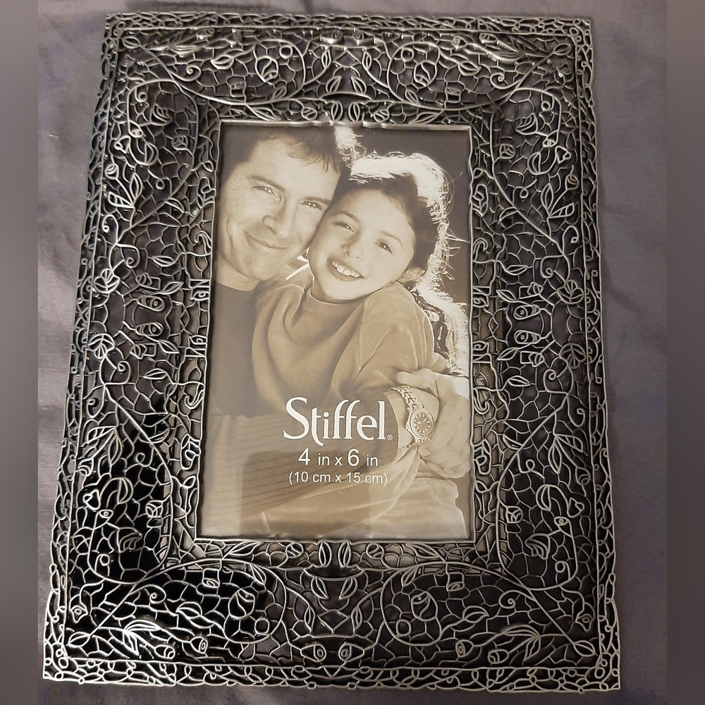 NWOT Stiffel 4x6 metal photo frame